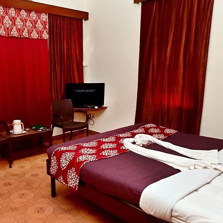 Swimsea Beach Resort, A Beach Property Panaji Exterior foto